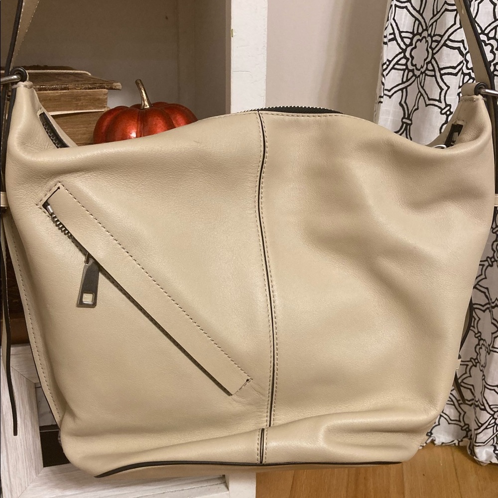 Marc Jacobs Tan medium sized hobo purse